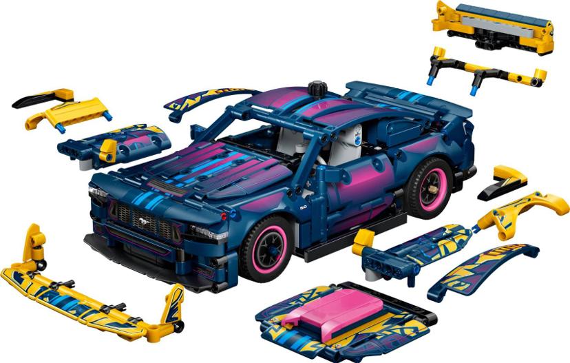 LEGO Custom Garage Ford Mustang GT Car set 42236 - Technic theme