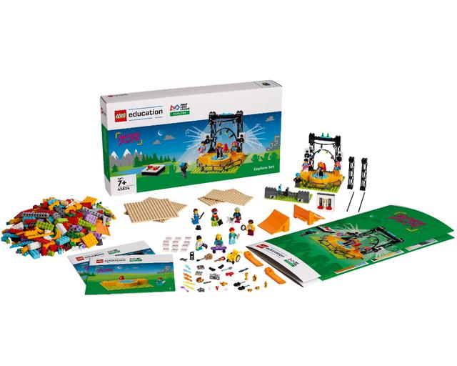 LEGO MASTERPIECE Explore Set set 45824