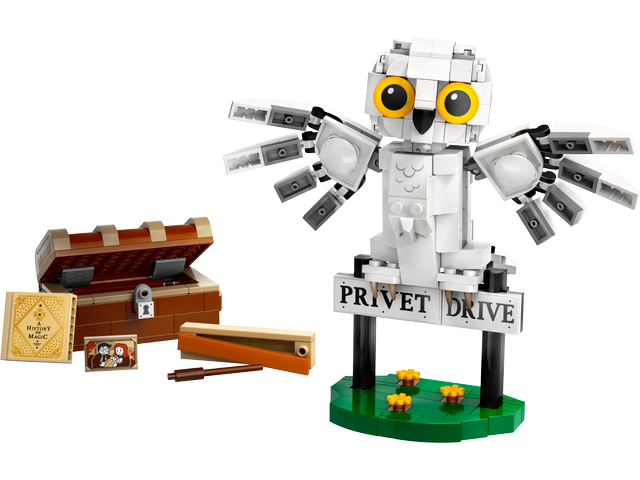 LEGO Hedwig at 4 Privet Drive set 76425