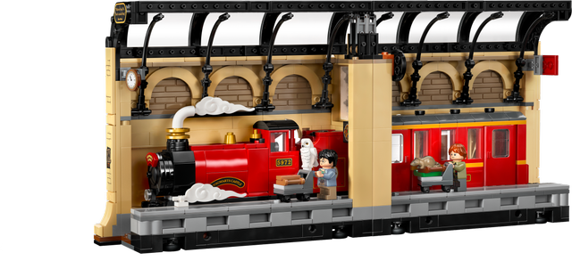 LEGO Book Nook: Hogwarts Express set 76450