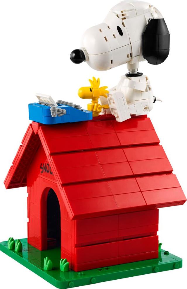 LEGO Peanuts: Snoopy's Doghouse set 21368